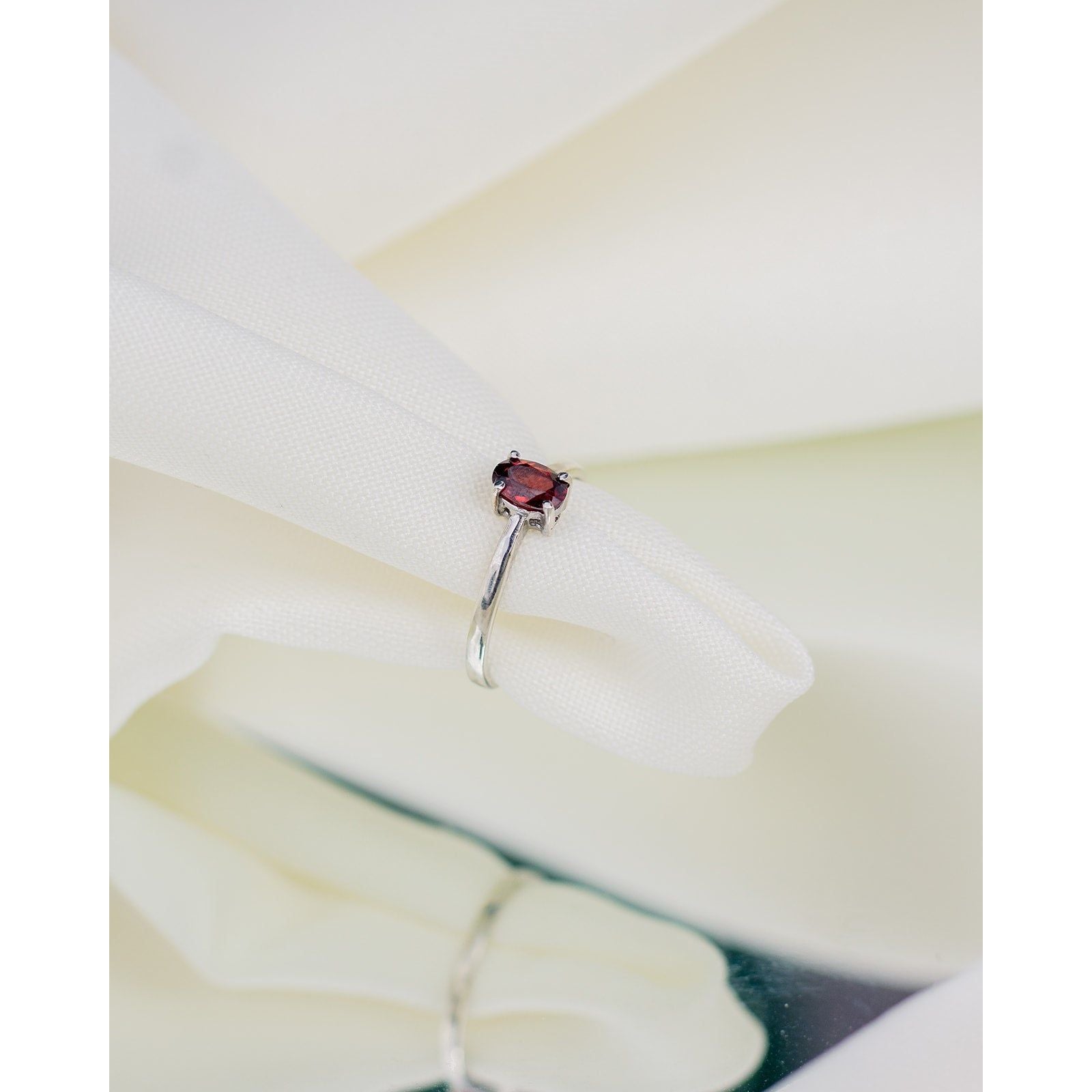 Anillo granate