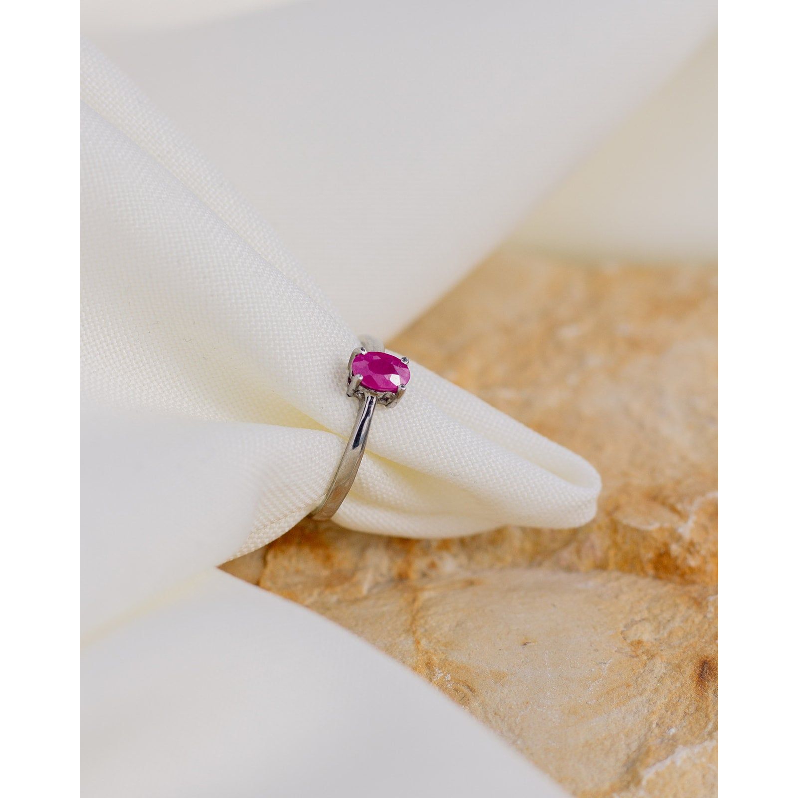 Anillo rubí